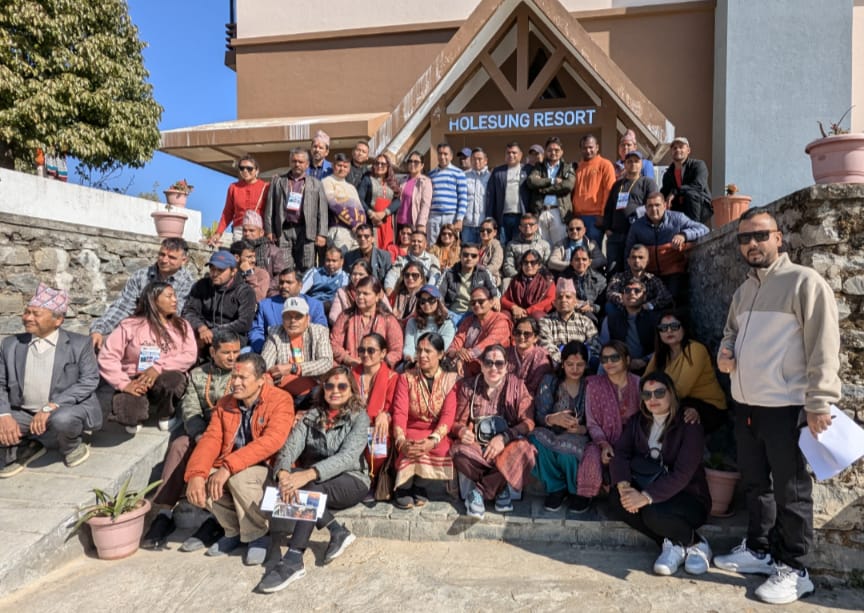 नेपाल लाइफले टार्गेट पुरा गर्ने १६० अभिकर्तालाई गरायो हलेसी टुर